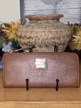 Dooney & Bourke Brown Saffiano Leather Zip Wallet EUC